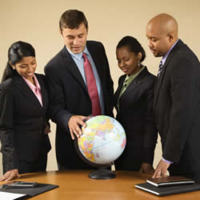 Besonders wichtig im Hinblick auf das Auslandsengagement von Unternehmen ist der Faktor „interkulturelle Kompetenz“.