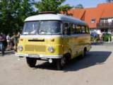 Mit der East-City-Tour im DDR-Robur Bus den Vatertag feiern