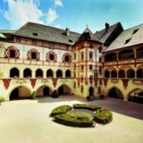 Schloss Tratzberg thront zwischen Stans und Jenbach hoch über dem Inn.