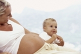 Schwangere mit Kind (Quelle: New Life Hotels)
