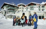 Kinder mit Bobo beim Skikurs