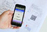 Mit dem mobilen Status Check prüft der Anwender schnell und einfach die Gültigkeit von Dokumenten