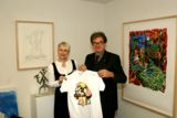 Jutta Stoll und Wolfgang Grießl zeigen stolz das Beethoven Zaubershirt