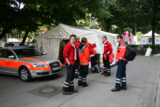 Die Sanitäter des ASB München versorgen die Besucher der Münchner Auer Dult