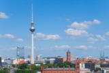 Blick auf den Alexanderplatz: Berlins Immobilienmarkt wächst / Home Estate 360