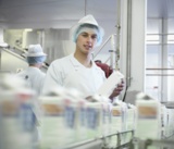 Hohe hygienische Anforderungen in der Lebensmittelbranche gelten auch für Zeitarbeitsunternehmen.