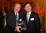 v.l.n.r.: Andreas Allebrod, Drive-CarSharing GmbH, Won Hee Lee, Hyundai Präsident und Chaiman 