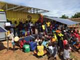Durch den Strom aus dem Solarcontainer können die Schüler ihre Laptops laden