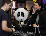 DJ Vilano, Panda „Herrie“ und Sonja Schwan-Kirscht präsentierten coole Beats. © Holger Bernert 