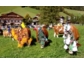 Vier Tiroler Kirchdörfer feiern mit Jodlern, Schützen und Blasmusik