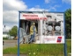 „Gleich hier um die Ecke“ – Aktuelle Plakataktion von Hymer-Leichtmetallbau bewirbt gezielt lokale Händler